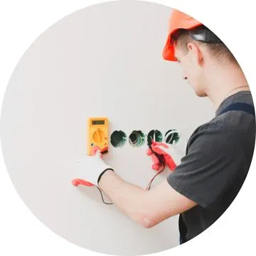 Por que segurança deve ser prioridade ao contratar um Eletricista em Dourados MS: compromisso do eletricista24hspertodemim.com.br com a sua proteção